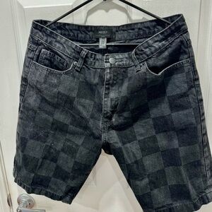 FOREVER 21 JEAN SHORT SIZE 33